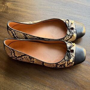 Vionic Black and Tan Snakeskin Flats